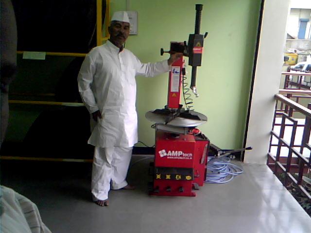 gurukrupa-tyres-landewadi-customer